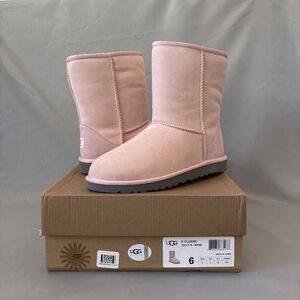 New UGG Classic Short Sz 6 (Fits 7) Baby Pink Collectors Grey Sole Retired RARE!